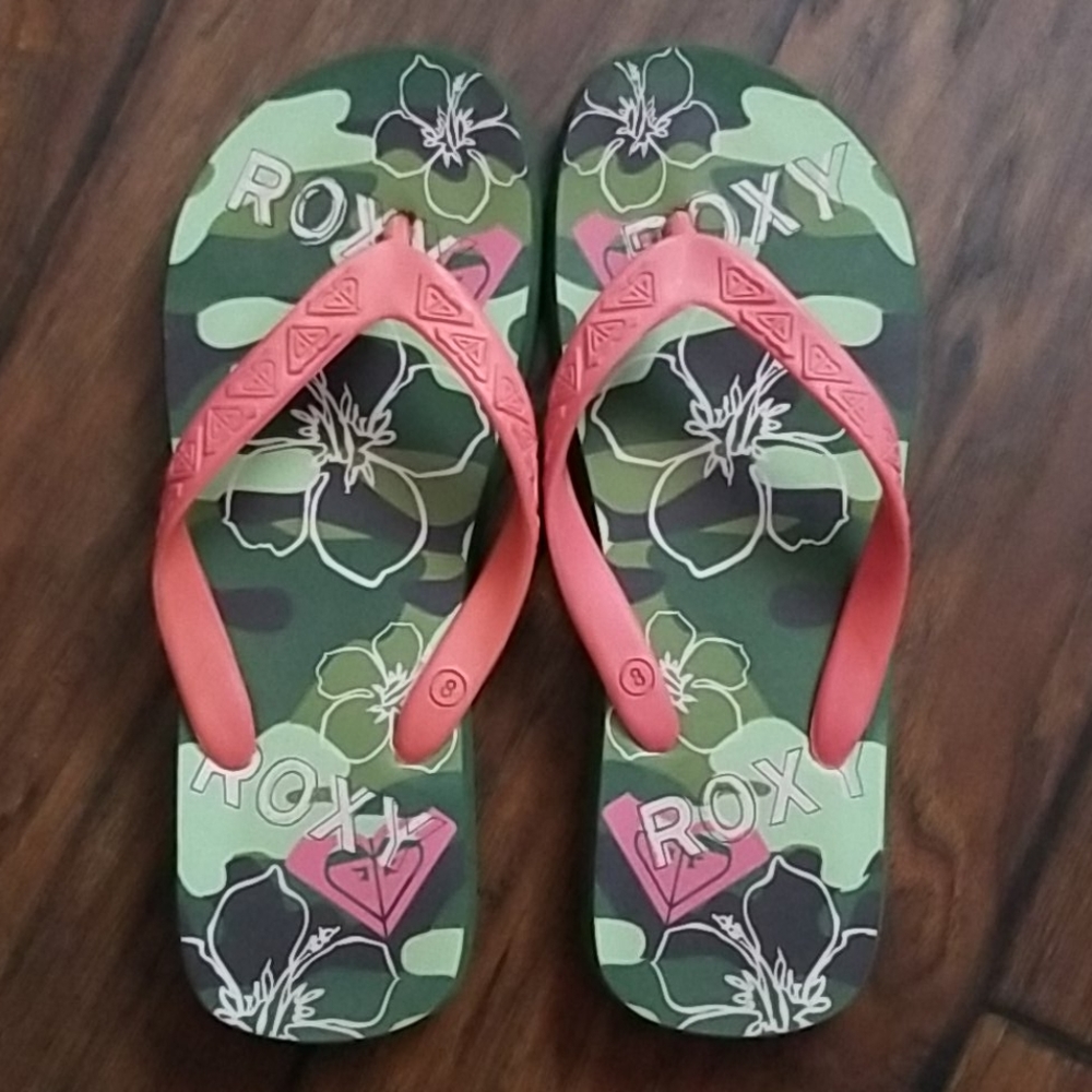 NWOT Roxy flip flops